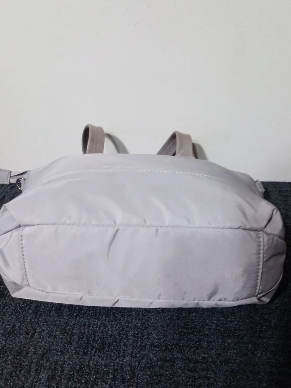 Light Gray Women's Tote with Front Zip Pocket - Hedgren - Picture 6 of 7
